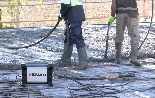 Wibratory do betonu ENAR — porównanie modeli i poradnik